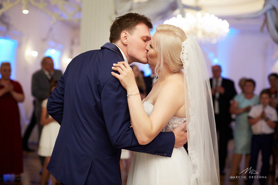 biały pałac niesięcin zdjęcia ślubne