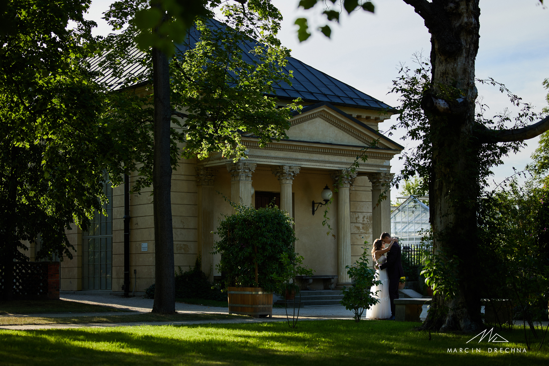 sesja ślubna w pałacu w Wilanowie